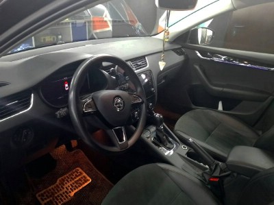 Бронирование фар головного освещения на автомобиле Skoda Octavia 2017-2020