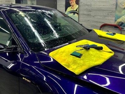 Демонтаж строй защитной пленки с лобового стекла и монтаж новой AUDI e-tron