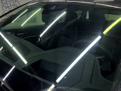 Демонтаж строй защитной пленки с лобового стекла и монтаж новой AUDI e-tron