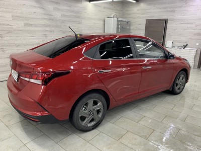 Тонирование задней полусферы остекления авто Hyundai Solaris 2017-