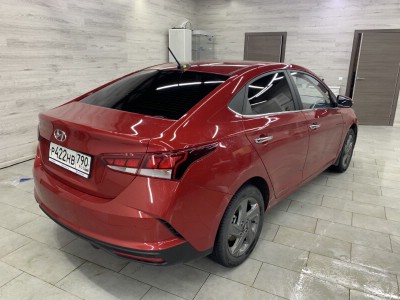 Тонирование задней полусферы остекления авто Hyundai Solaris 2017-