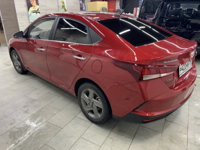 Тонирование задней полусферы остекления авто Hyundai Solaris 2017-