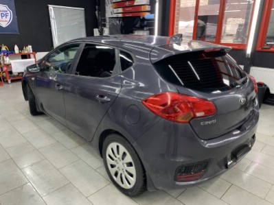 Тонирование задней полусферы остекления авто Kia Ceed