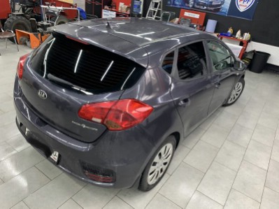 Тонирование задней полусферы остекления авто Kia Ceed
