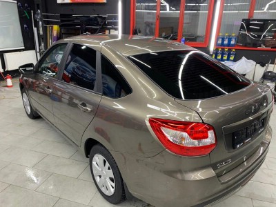 Тонирование остекление задней полусферы Lada Granta
