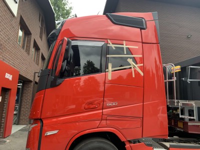 Замены форточки кабины Mercedes Actros 2011