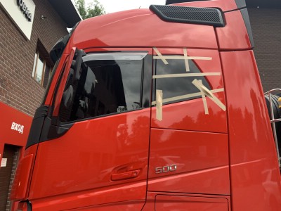 Замены форточки кабины Mercedes Actros 2011