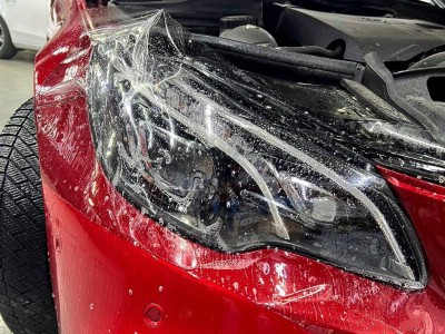 mercedes-tonirovanie-perednej-optiki