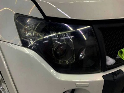 Полировка и защита фар полиуретановой плёнкой Mitsubishi Pajero IV