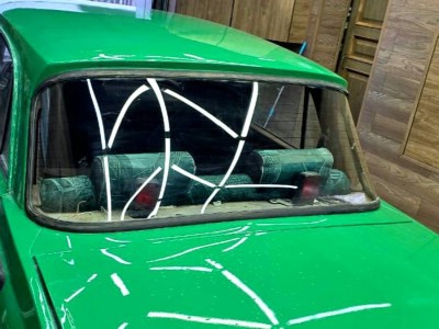 Монтаж заднего стекла на автомобиле Москвич 412 1967-1977