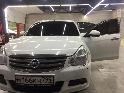 Тонирование лобового и передних опускных стекол Nissan Almera NEW 