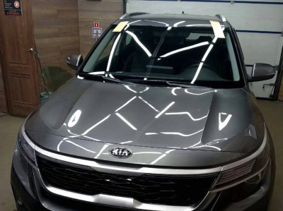 Переклейка лобового стекла с сохранением на автомобиле KIA SELTOS 2019