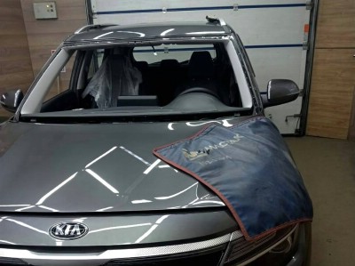 Переклейка лобового стекла с сохранением на автомобиле KIA SELTOS 2019