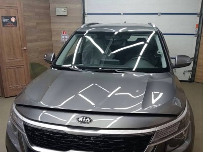 Переклейка лобового стекла с сохранением на автомобиле KIA SELTOS 2019