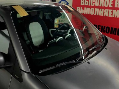 Переклейка лобового стекла с сохранением на автомобиле Smart Fortwo III