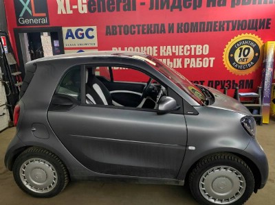 Переклейка лобового стекла с сохранением на автомобиле Smart Fortwo III