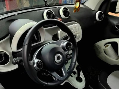 Переклейка лобового стекла с сохранением на автомобиле Smart Fortwo III