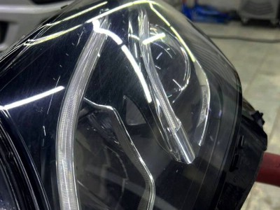 Полировка и защита фар полиуретановой пленкой HEXIS от автомобиля Mercedes E-class W213