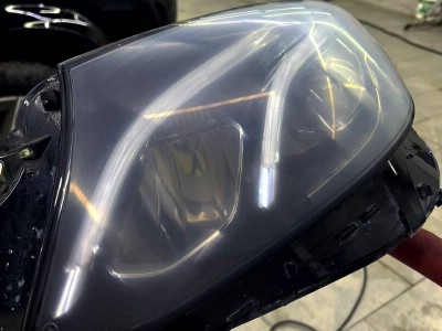 Полировка и защита фар полиуретановой пленкой HEXIS от автомобиля Mercedes E-class W213