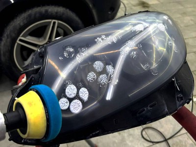 Полировка и защита фар полиуретановой пленкой HEXIS от автомобиля Mercedes E-class W213