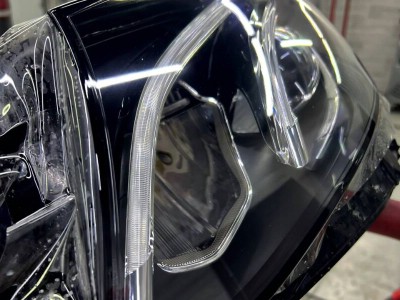 Полировка и защита фар полиуретановой пленкой HEXIS от автомобиля Mercedes E-class W213