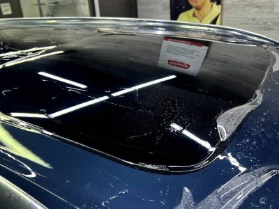 Ремонт трещины панорамной крыши и защита ее полиуретановой пленкой Volvo XC90