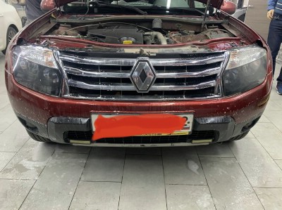 Полировка фар головного освещения и их покрытие бронепленкой Renault Sandero 5D HB