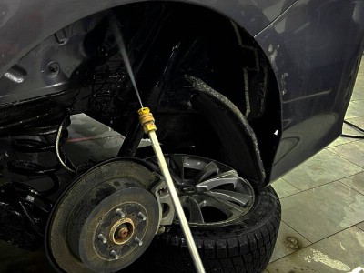 Шумоизоляция колесных арок Toyota Sienna