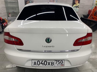 Тонирование задней полусферы Skoda Superb 5D HB 2008-