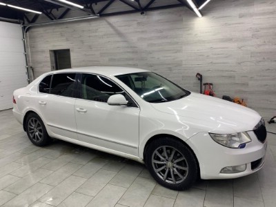 Skoda Superb 5D HB 2008- Тонирование задней полусферы