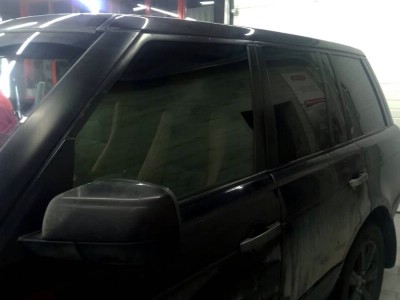 Тонирование 2 передних стекол на автомобиле пленкой Suncontrol 35% Range Rover L322