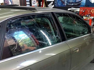 Тонирование двух задних стекол 5%, двух передних атермальной, и замена лобового стекла с тонировкой атермальной плёнкой Audi A4