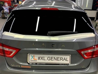 Тонирование и замена стекла крышки багажника Lada VEsta Cross