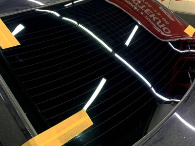 Тонирование и замена заднего стекла Kia Rio III 2011-2017