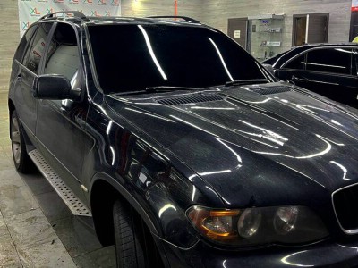 tonirovanie-lobovogo-15-i-perednix-stekol-05-bmw-x5-e53