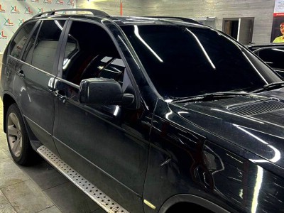 tonirovanie-lobovogo-15-i-perednix-stekol-05-bmw-x5-e53