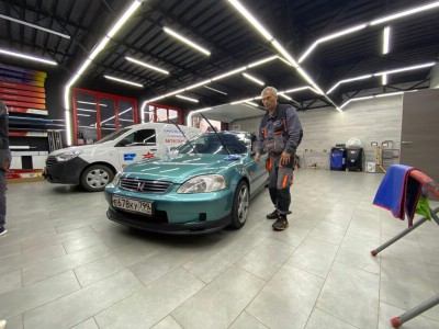 Honda Civic VI тонирование лобового стекла атермальной пленкой