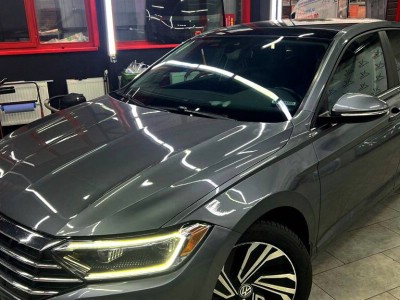 Тонирование передней полусферы атермальной пленкой Volkswagen Jetta
