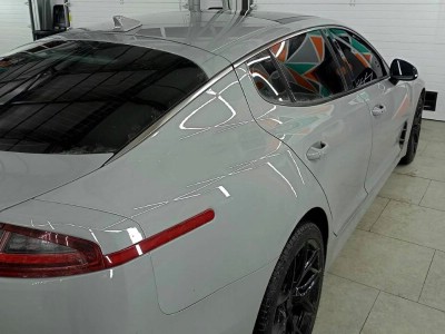 Тонирование передней полусферы на автомобиле KIA STINGER 15% пленкой SUNCONTROL