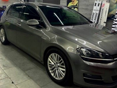 Тонирование передней полусферы в цвет заводских задних стекол Volkswagen Golf VII