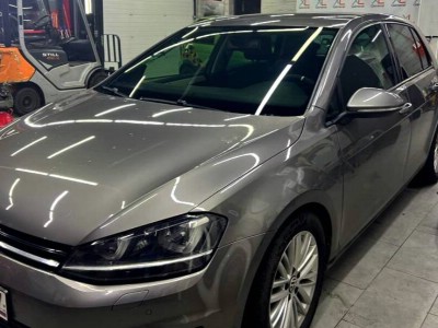 Тонирование передней полусферы в цвет заводских задних стекол Volkswagen Golf VII