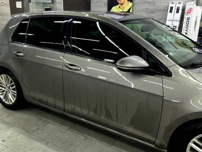 Тонирование передней полусферы в цвет заводских задних стекол Volkswagen Golf VII