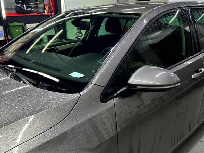 Тонирование передней полусферы в цвет заводских задних стекол Volkswagen Golf VII