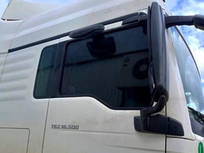 Тонирование передних отпускных стекол 15% пленкой SUNCONTROL на автомобиле MAN