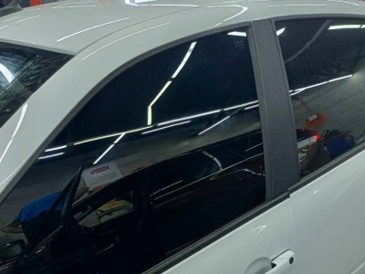 Тонирование передних стекол 5% SUNCONTROL на автомобиле Lada Granda