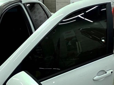 Тонирование передних стекол 5% SUNCONTROL на автомобиле Lada Granda