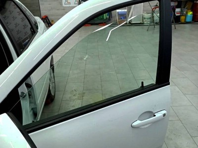 Тонирование передних стекол 5% SUNCONTROL на автомобиле Lada Granda