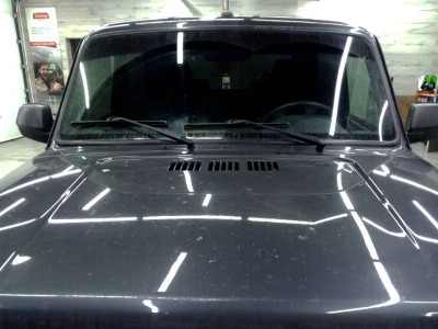 Тонирование передних стекол пленкой SUNCONTROL 50% на автомобиле ВАЗ НИВА