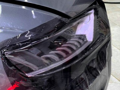 Тонирование передних стёкол и затемнение передней оптики Audi Q8