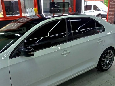 Тонирование передних стекол 50% SUNCONTROL на Skoda Rapid